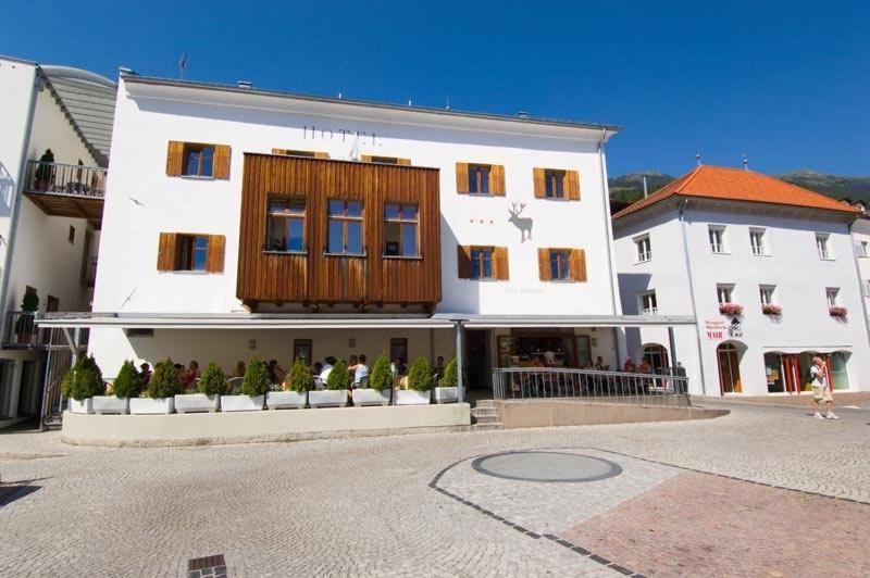 Hotel Garni Zum Hirschen Malles Venosta Exterior photo